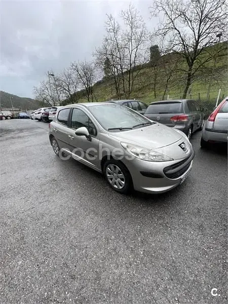 Usado Peugeot 207 90 CV (66 kW) 2006 Gris / plata Berlina