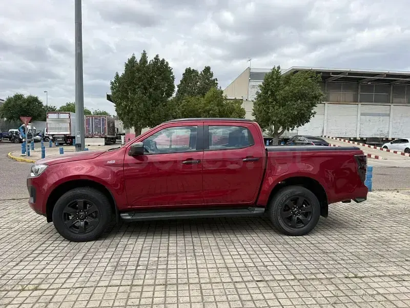 Usado Isuzu D-Max 163 CV (119 kW) 2025 Granate Pickup/Camioneta