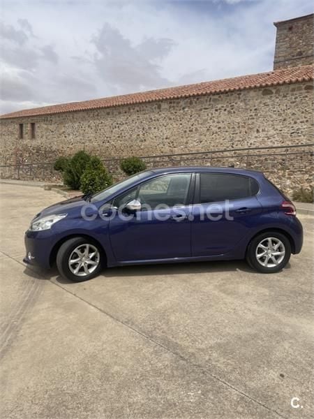 Usado Peugeot 208 Style 92 CV (67 kW) 2015 Azul Utilitario