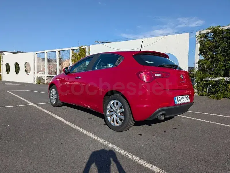 Usado Alfa Romeo Giulietta Distinctive 105 CV (77 kW) 2016 Granate Utilitario
