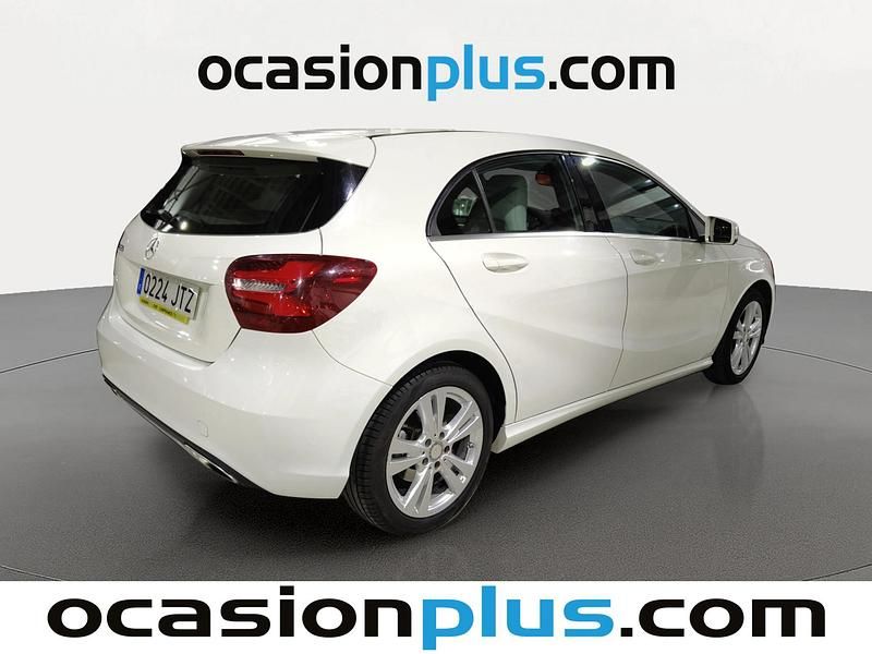 Usado Mercedes A180 Urban 122 CV (89 kW) 2016 Blanco Utilitario