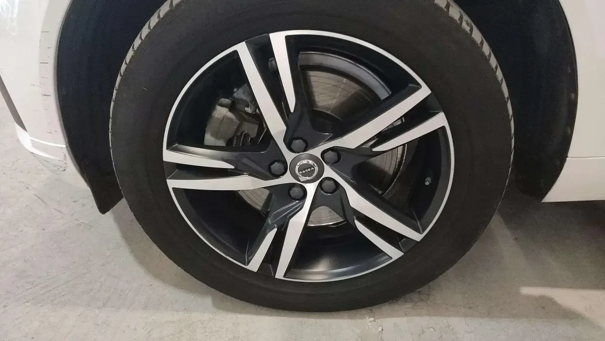 Usado Volvo XC60 R-Design 190 CV (139 kW) 2019 Blanco SUV