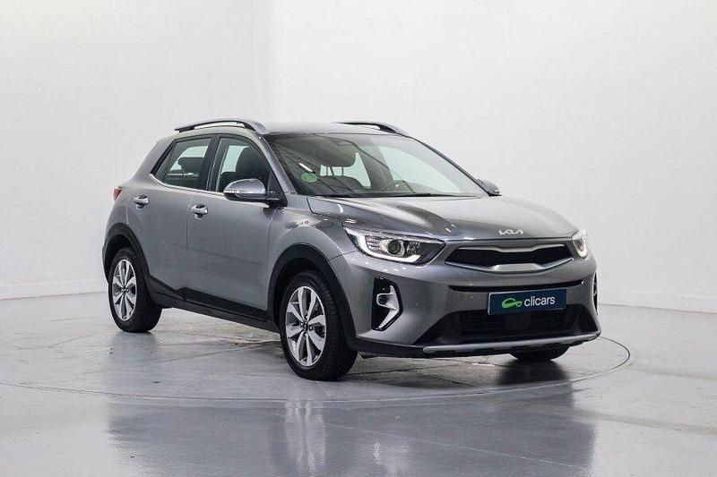 Usado Kia Stonic 84 CV (61 kW) 2023 Gris SUV