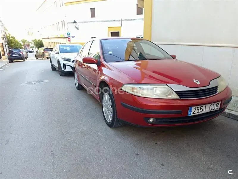 Usado Renault Laguna II Privilege 120 CV (88 kW) 2002 Rojo Berlina