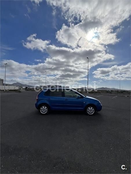 Usado VW Polo Trendline 75 CV (55 kW) 2002 Azul Berlina