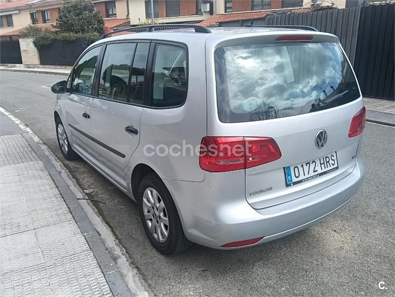 Usado VW Touran Advance 105 CV (77 kW) 2013 Gris / plata Monovolumen