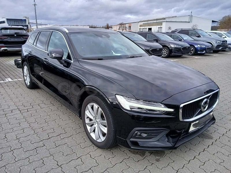 Usado Volvo V60 Momentum 190 CV (139 kW) 2020 Negro Familiar