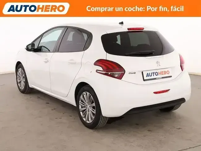 Usado Peugeot 208 Style 82 CV (60 kW) 2018 Blanco Utilitario