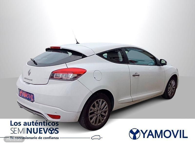 Usado Renault Mégane Dynamique 110 CV (80 kW) 2014 Blanco Berlina