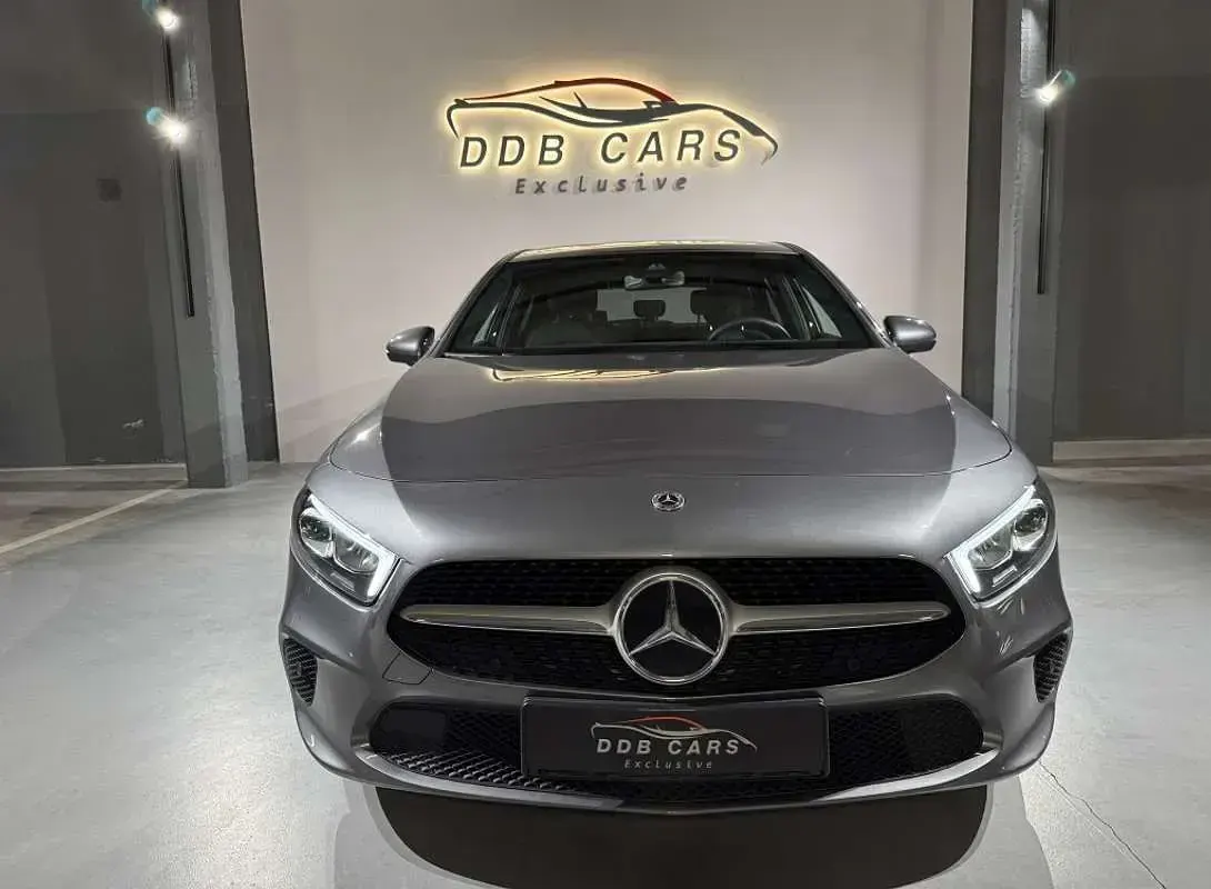 Usado Mercedes A180 Advanced 116 CV (85 kW) 2022 Gris Utilitario
