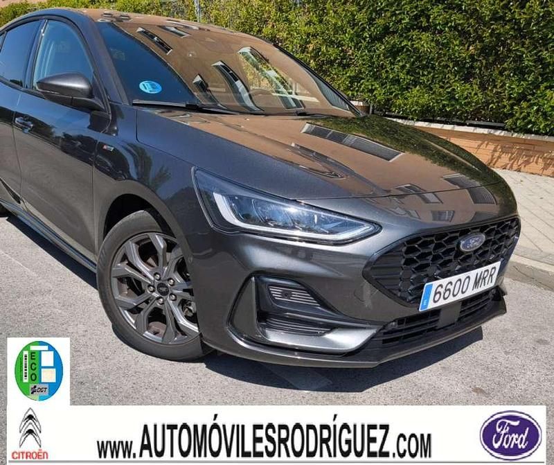 Usado Ford Focus ST-Line X 155 CV (114 kW) 2024 Gris Utilitario