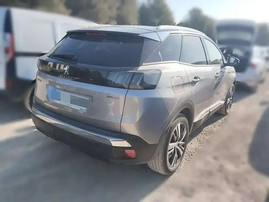 Usado Peugeot 3008 Allure 226 CV (166 kW) 2021 Gris SUV