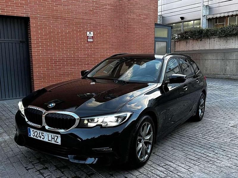 Usado BMW 320 Comfort Edition 190 CV (139 kW) 2020 Negro Familiar
