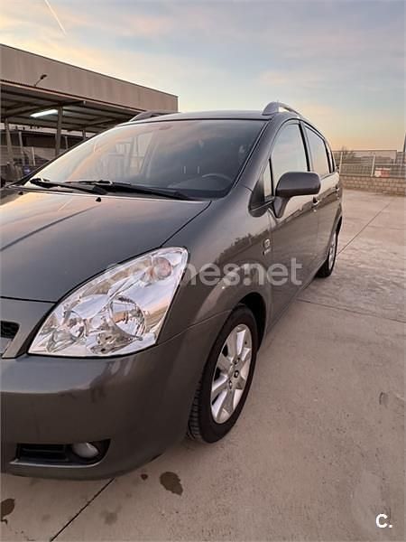 Usado Toyota Corolla Verso Sol 129 CV (94 kW) 2004 Gris / plata Monovolumen