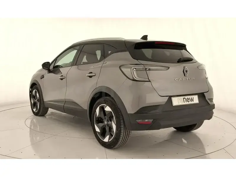 Usado Renault Captur Techno 100 CV (73 kW) 2025 Gris / plata SUV