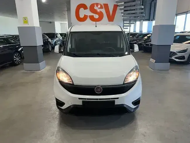 Usado Fiat Doblò 95 CV (69 kW) 2022 Blanco Monovolumen