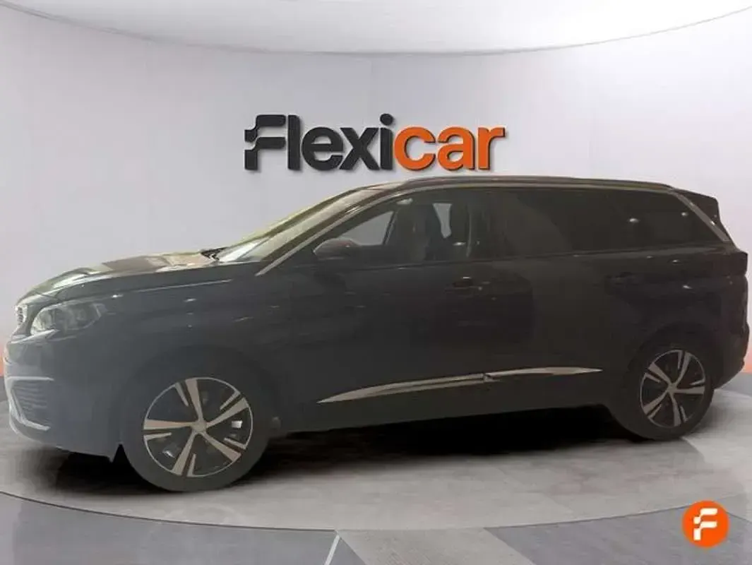Usado Peugeot 5008 Allure 131 CV (96 kW) 2018 Negro SUV
