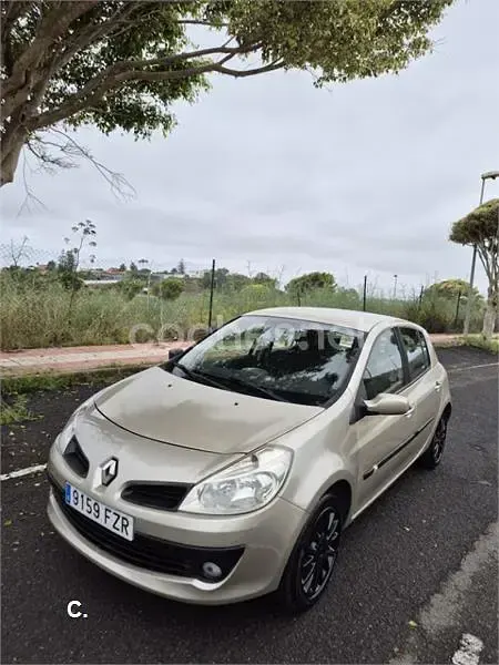Usado Renault Clio II Expression 100 CV (73 kW) 2008 Beige Berlina