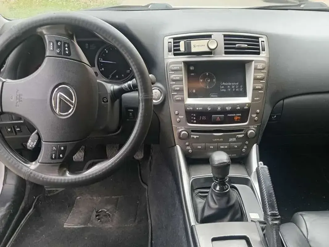 Usado Lexus IS220d Sport Line 177 CV (130 kW) 2009 Gris Berlina