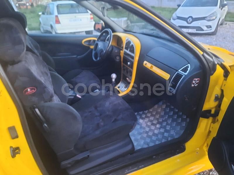 Usado Citroën Xsara 112 CV (82 kW) 1999 Amarillo Coupe