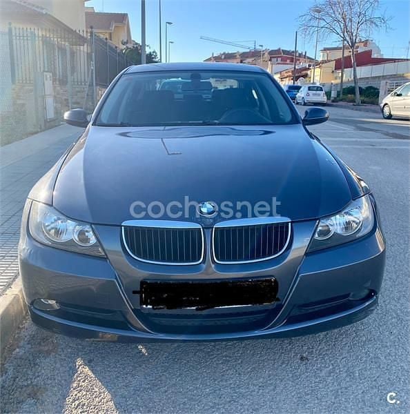 Usado BMW 318 143 CV (105 kW) 2006 Gris / plata Familiar