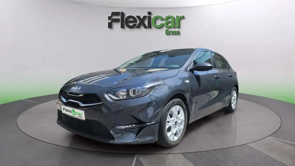 Usado Kia Ceed 136 CV (100 kW) 2023 Gris Utilitario