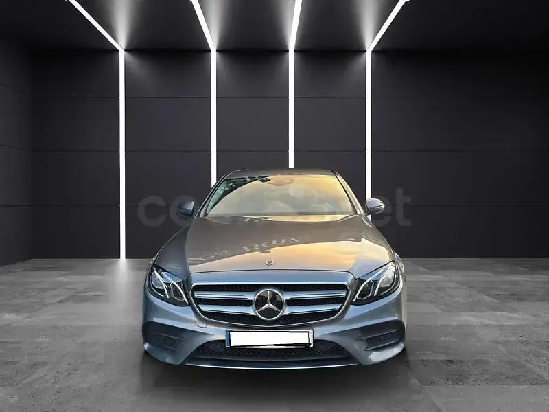 Usado Mercedes E220 194 CV (142 kW) 2017 Gris / plata Berlina