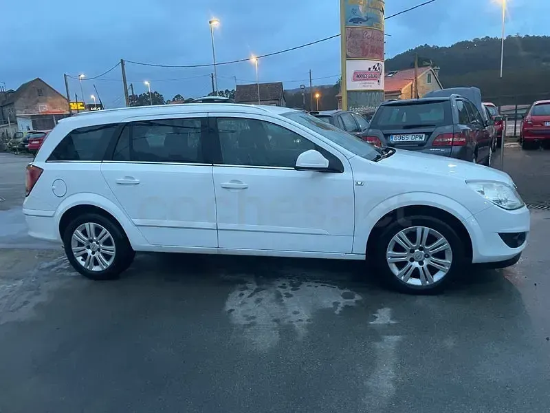 Usado Opel Astra Cosmo ST 110 CV (80 kW) 2011 Blanco Familiar