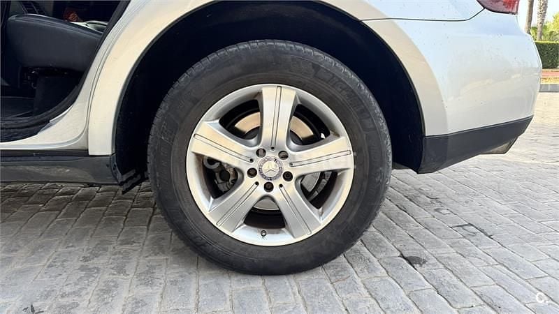 Usado Mercedes ML320 224 CV (164 kW) 2005 Gris / plata SUV