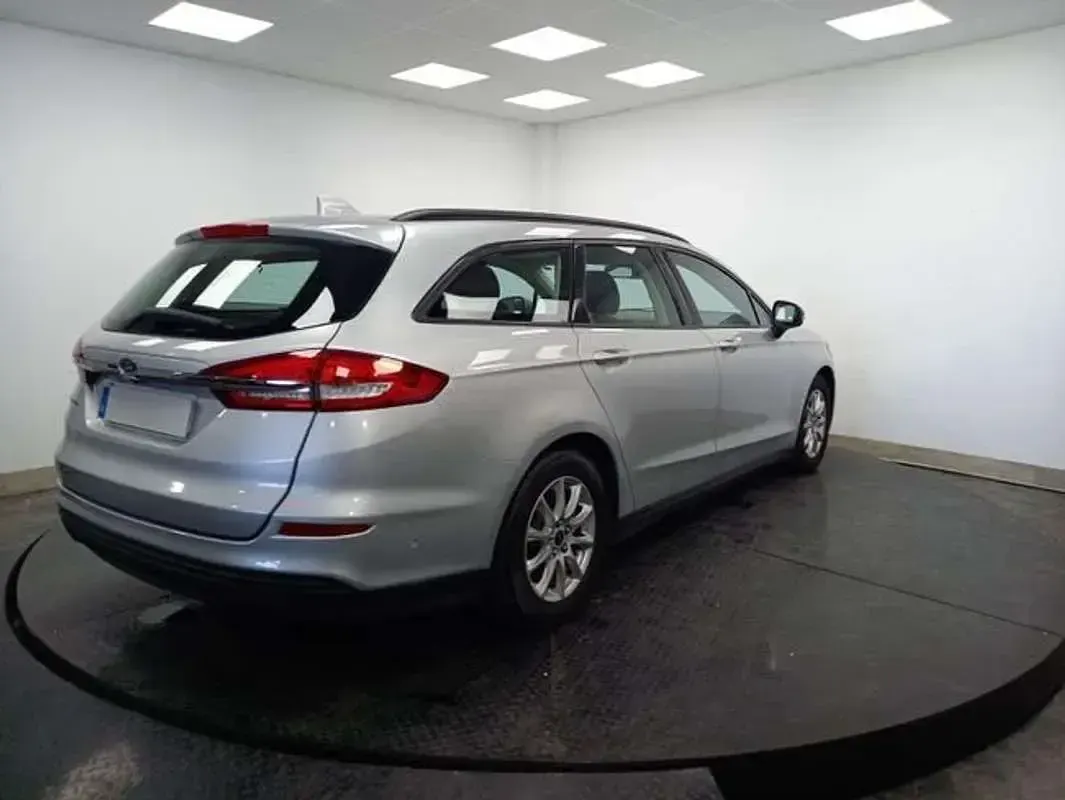 Usado Ford Mondeo Trend 150 CV (110 kW) 2021 Gris Familiar