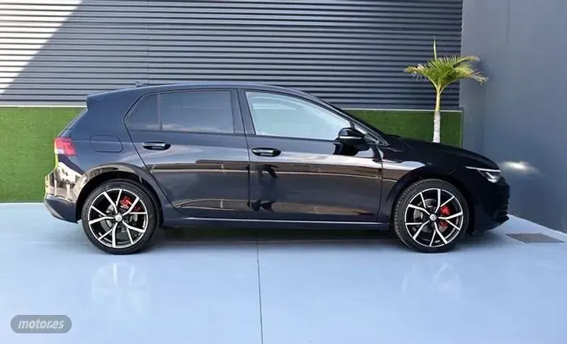 Usado VW Golf VIII Life 165 CV (121 kW) 2020 Negro Berlina