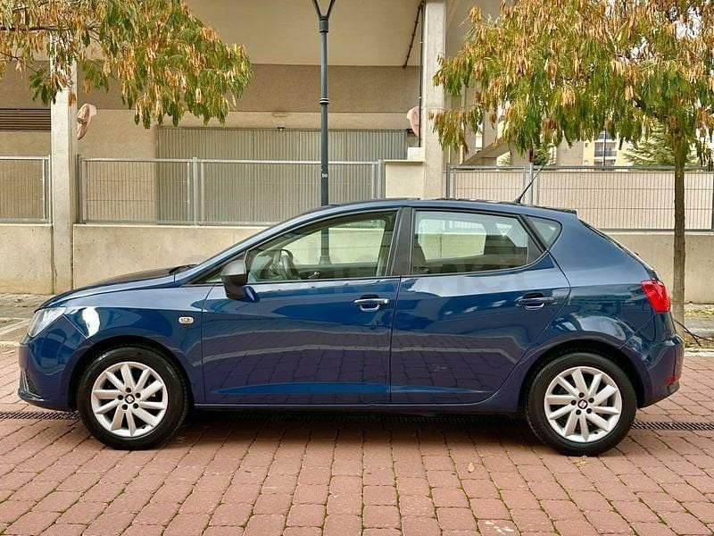 Usado Seat Ibiza Reference 75 CV (55 kW) 2016 Azul Berlina