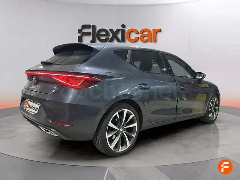 Usado Seat Leon FR 150 CV (110 kW) 2022 Gris / plata Berlina