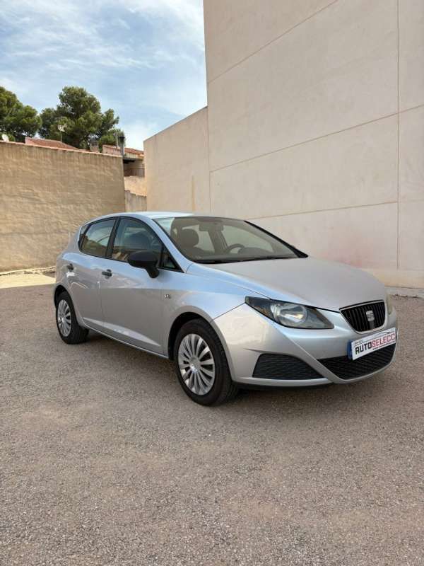 Gris Usado 2010 Seat Ibiza Reference Utilitario | 4900 € (Precio justo) - Imagen 1/4