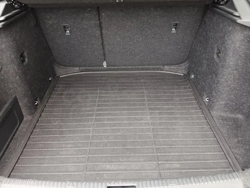 Usado Skoda Octavia Ambition 115 CV (84 kW) 2018 Gris / plata Berlina