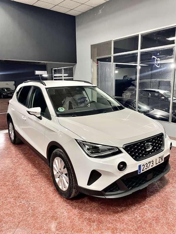 Usado Seat Arona Style 110 CV (80 kW) 2022 Blanco SUV