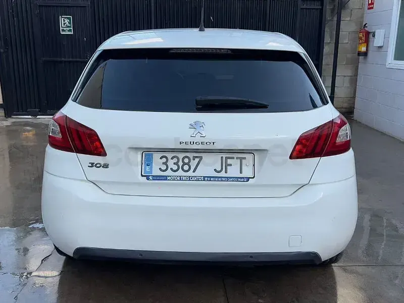 Usado Peugeot 308 Active 110 CV (80 kW) 2015 Blanco Berlina