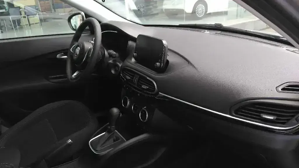 Usado Fiat Tipo Life 130 CV (95 kW) 2022 Gris claro Utilitario