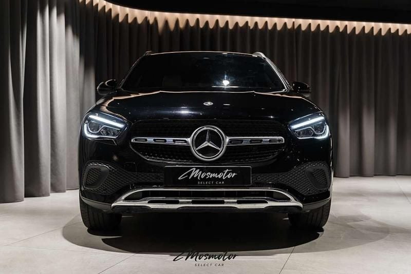 Käytetty Mercedes GLA180 136 HP (100 kW) 2022 Musta Katumaasturi
