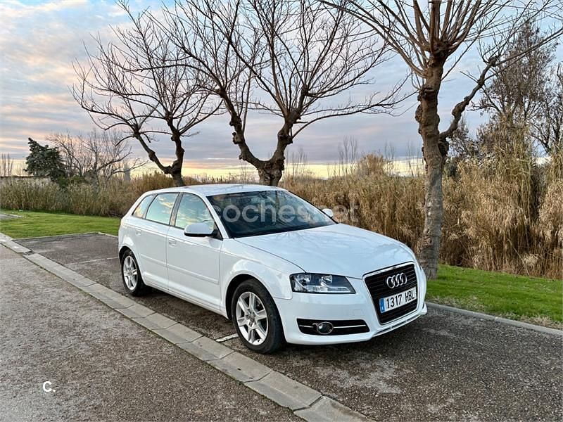 Blanco Usado 2011 Audi A3 Ambiente Berlina | 6900 € (Precio justo) - Imagen 1/4