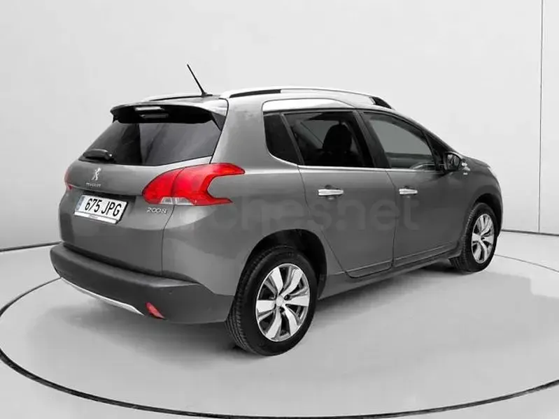 Usado Peugeot 2008 Style 100 CV (73 kW) 2016 Gris / plata SUV