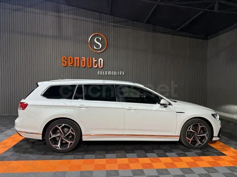 Usado VW Passat R-line 150 CV (110 kW) 2021 Blanco Familiar