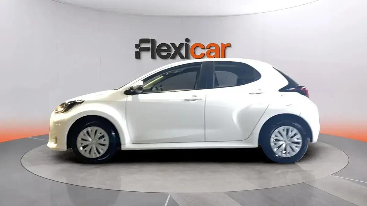 Usado Toyota Yaris Comfort 72 CV (52 kW) 2023 Blanco Utilitario
