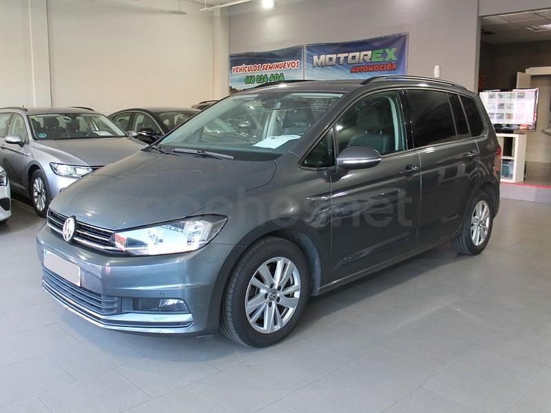 Usado VW Touran Business 122 CV (89 kW) 2021 Gris / plata Monovolumen
