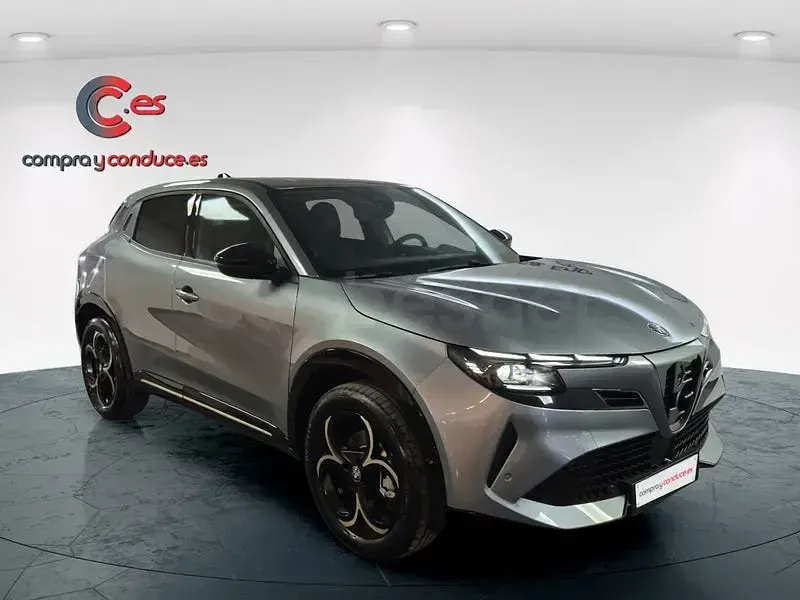 Nuevo Alfa Romeo Junior 145 CV (106 kW) 2026 Gris / plata SUV