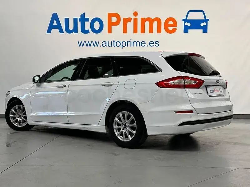Usado Ford Mondeo Trend 120 CV (88 kW) 2017 Blanco Familiar