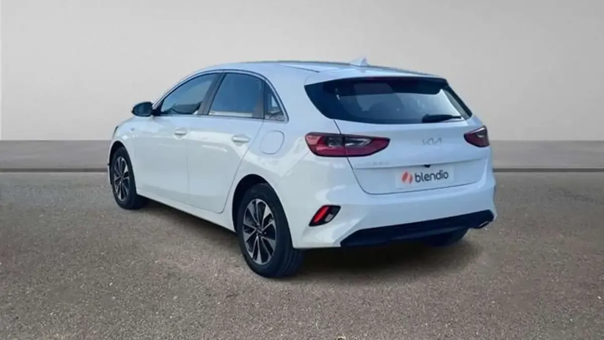 Usado Kia Ceed 101 CV (74 kW) 2025 Blanco Utilitario