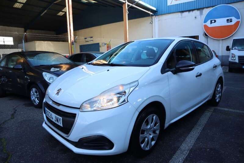 Blanco Usado 2016 Peugeot 208 Active Utilitario | 5600 € (Buen precio) - Imagen 1/4