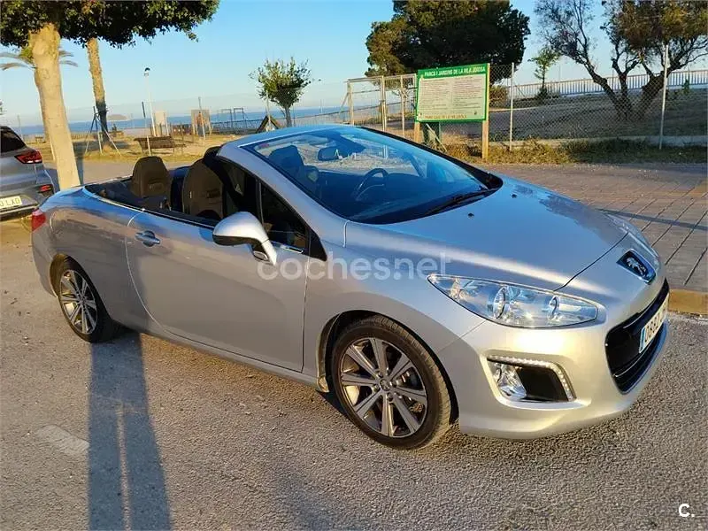 Usado Peugeot 308 CC Active 115 CV (84 kW) 2014 Gris / plata Descapotable