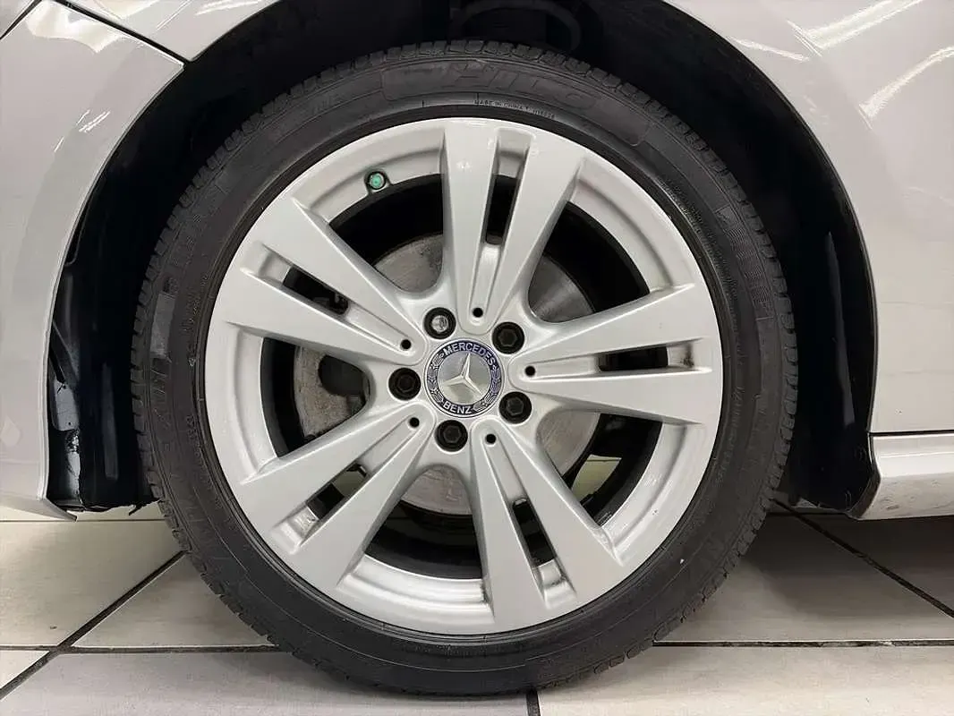 Usado Mercedes A180 Urban 122 CV (89 kW) 2016 Gris Utilitario